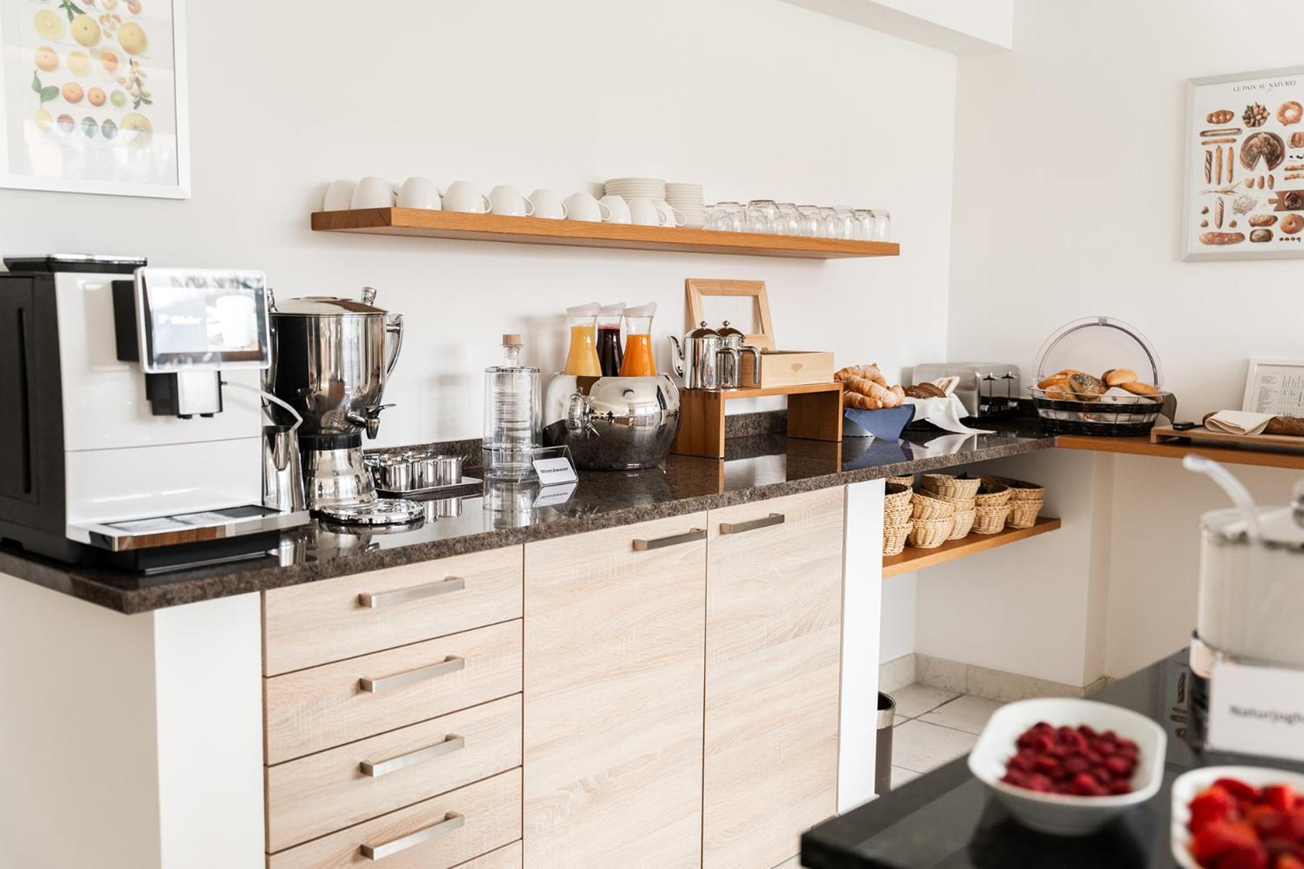 Hotel Vier Jahreszeiten Therme & Kliniken Bad Krozingen Naehe Freiburg & Schwarzwald Ideal Fuer Wellness Kur & Business Ausfluege 24H Check In- Wlan & Parken Gratis Экстерьер фото