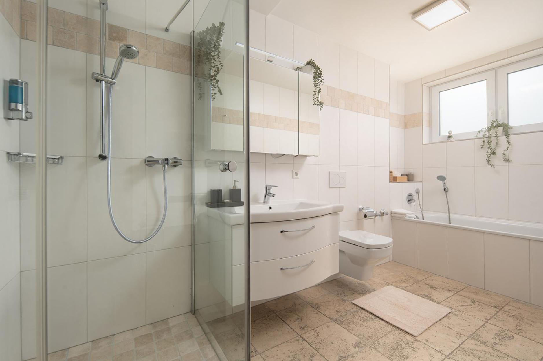 Hotel Vier Jahreszeiten Therme & Kliniken Bad Krozingen Naehe Freiburg & Schwarzwald Ideal Fuer Wellness Kur & Business Ausfluege 24H Check In- Wlan & Parken Gratis Экстерьер фото