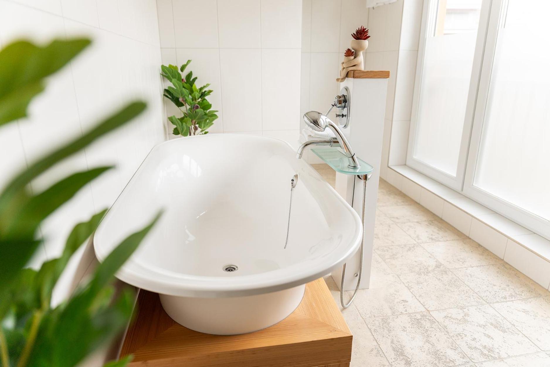 Hotel Vier Jahreszeiten Therme & Kliniken Bad Krozingen Naehe Freiburg & Schwarzwald Ideal Fuer Wellness Kur & Business Ausfluege 24H Check In- Wlan & Parken Gratis Экстерьер фото